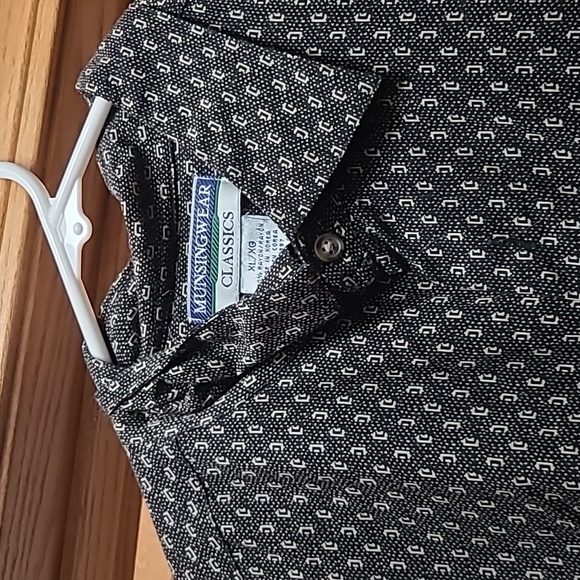 Men's Short Sleeve Button Down Shirt - Picture 3 of 6